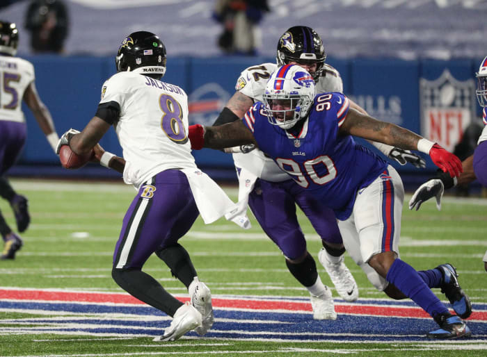 DT Quinton Jefferson pursues Ravens' QB Lamar Jackson in a 2020 AFC Divisional Round game